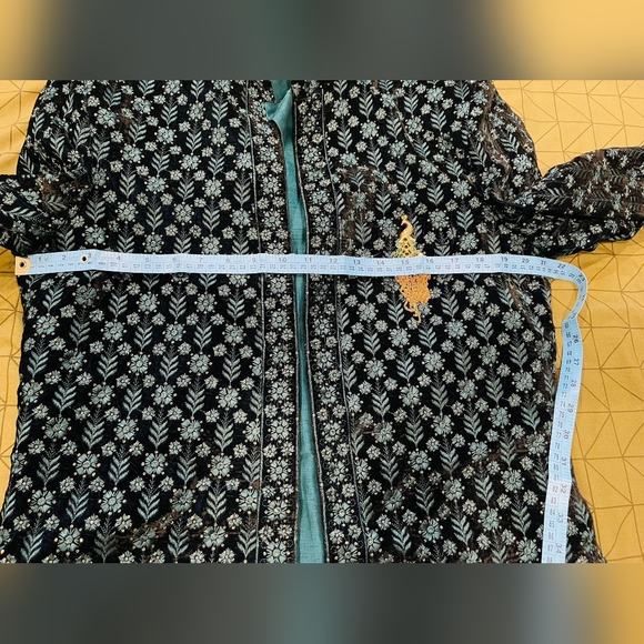 Indian men sherwani - Picture 8 of 11